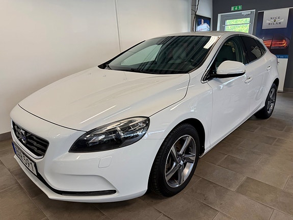 Volvo V40 2 of 5