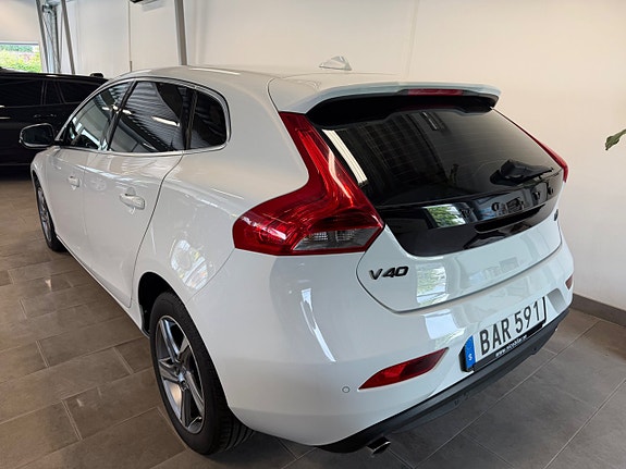 Volvo V40 4 of 5
