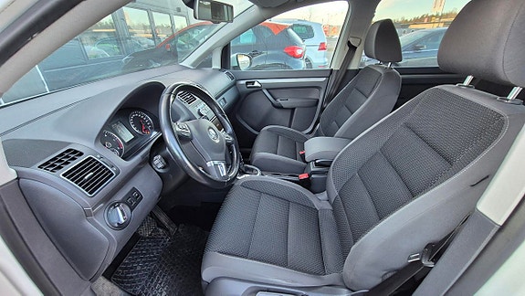 Volkswagen Touran 4 of 5