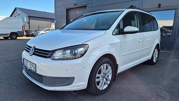 Volkswagen Touran 2 of 5