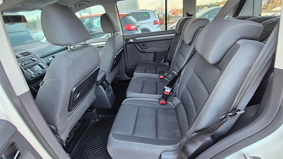 Volkswagen Touran 7 of 15