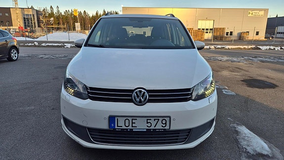 Volkswagen Touran 2 of 5