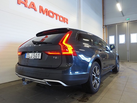 Volvo V90 Cross Country 6 of 26