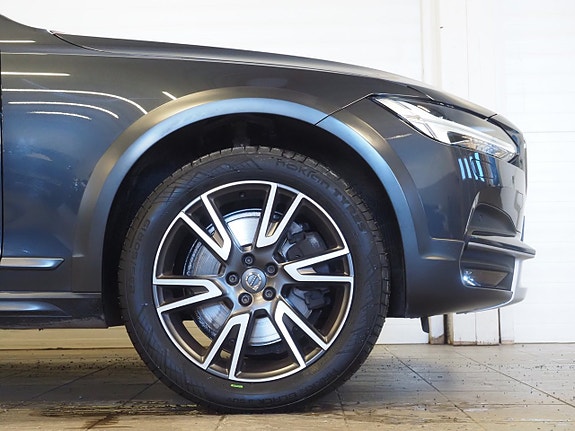 Volvo V90 Cross Country 8 of 26