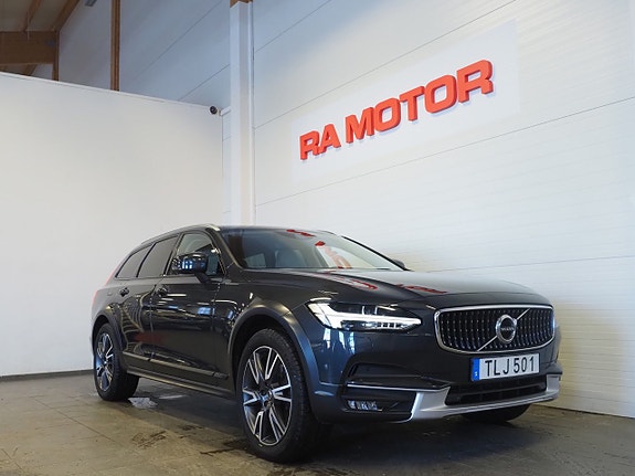 Volvo V90 Cross Country 3 of 5