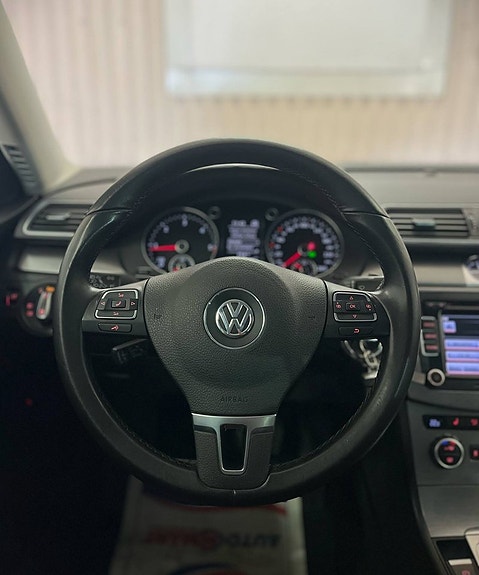 Volkswagen Passat 13 of 20