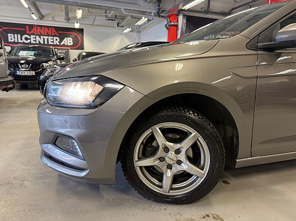 Volkswagen Polo 2 of 5