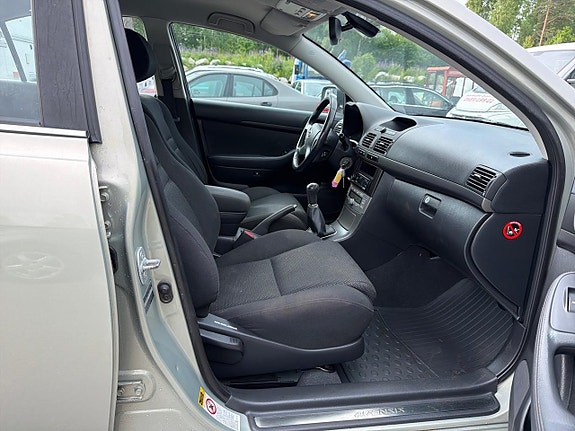 Toyota Avensis 12 of 20