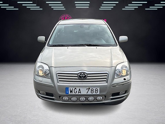 Toyota Avensis 2 of 5