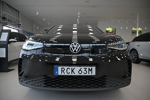 Volkswagen ID.4 3 of 25