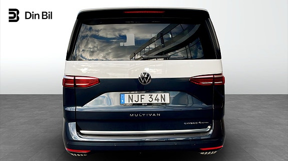Volkswagen Multivan 5 of 5