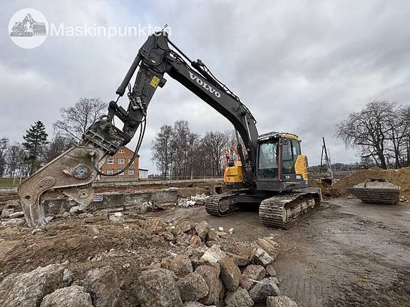 Volvo ECR 235 EL med redskap