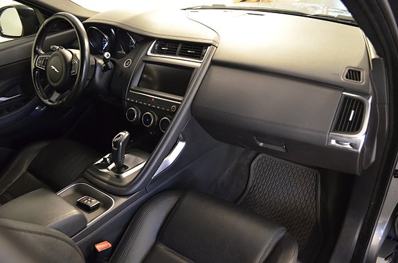Jaguar E-PACE 18 of 25