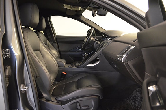Jaguar E-PACE 19 of 25