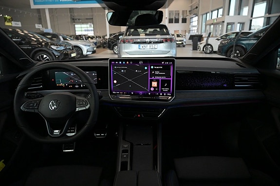 Volkswagen Passat 13 of 30
