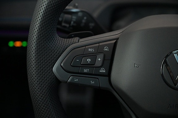 Volkswagen Passat 16 of 30