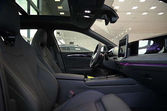 Volkswagen Passat 27 of 30