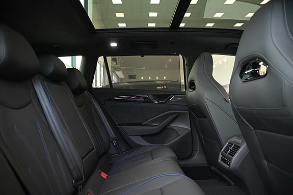 Volkswagen Passat 10 of 30