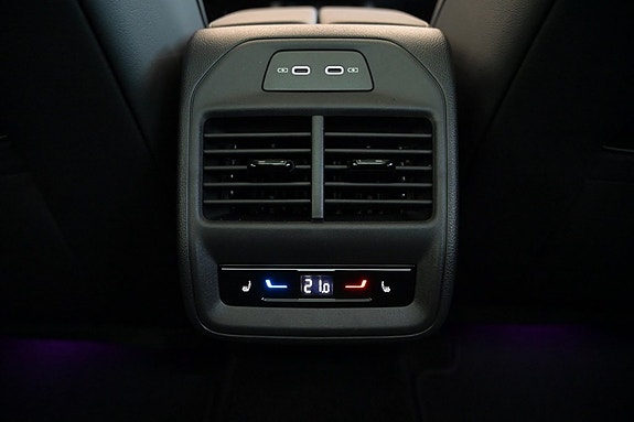 Volkswagen Passat 12 of 30