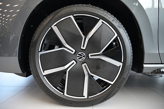 Volkswagen Passat 2 of 5