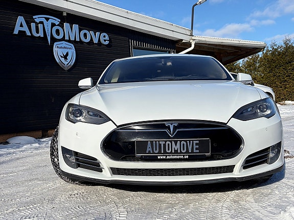 Tesla Model S 2 of 5