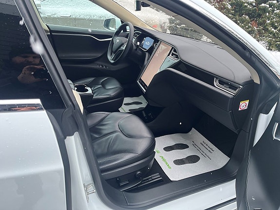 Tesla Model S 14 of 14