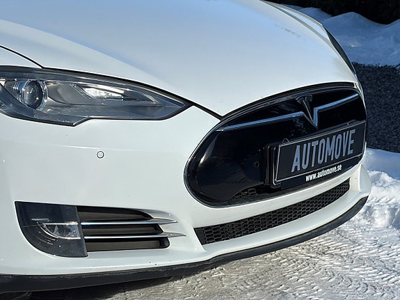 Tesla Model S 3 of 5
