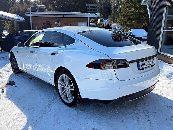 Tesla Model S 9 of 14