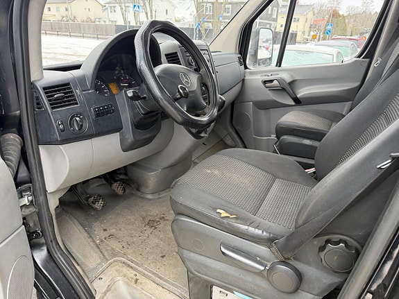 Mercedes-Benz Sprinter 208 12 of 12