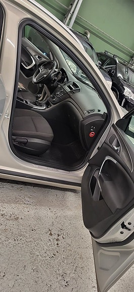 Opel Insignia 9 of 16