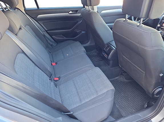 Volkswagen Passat 12 of 14
