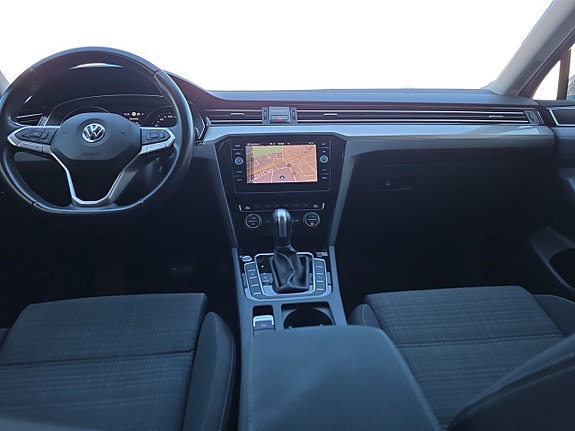 Volkswagen Passat 11 of 14