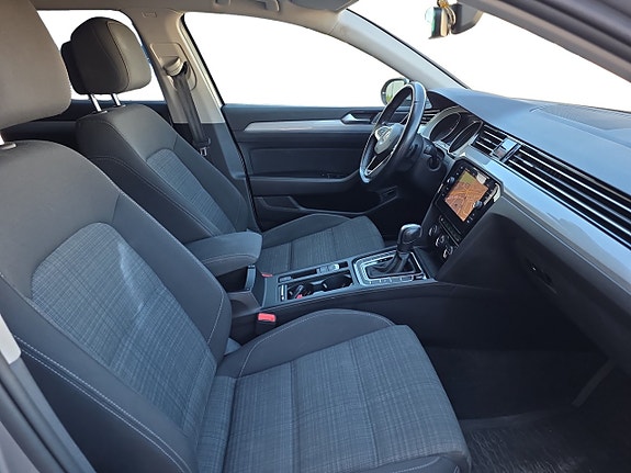 Volkswagen Passat 13 of 14