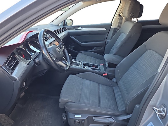 Volkswagen Passat 10 of 14