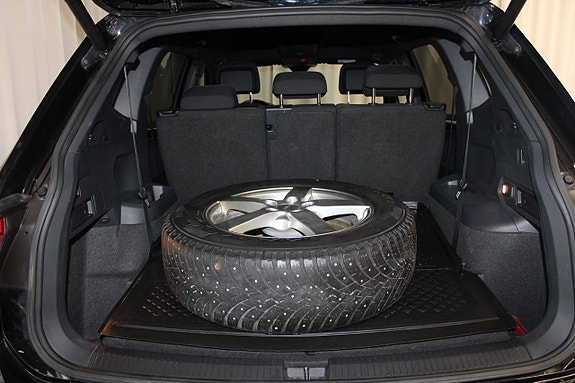 Volkswagen Tiguan Allspace 13 of 23
