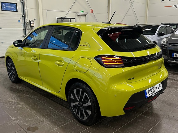 Peugeot 208 4 of 5