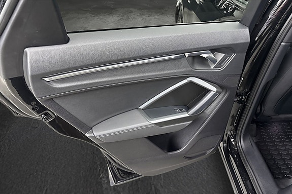 Audi Q3 12 of 17