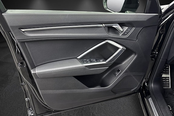 Audi Q3 6 of 17
