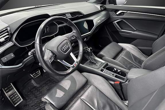 Audi Q3 7 of 17
