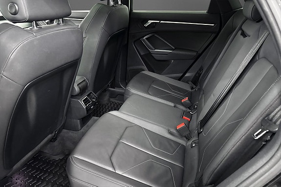 Audi Q3 13 of 17
