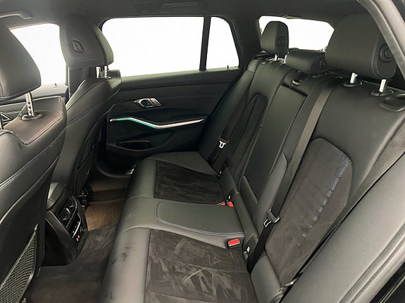 BMW 330i 23 of 26