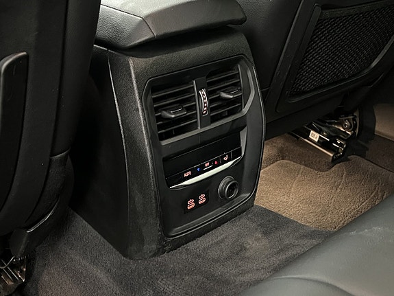BMW 330i 22 of 26