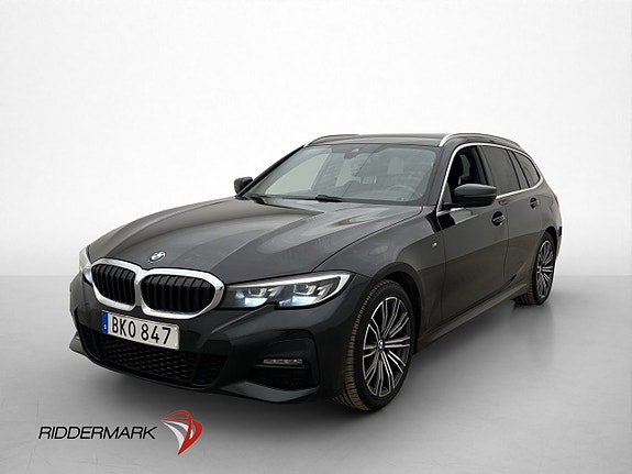 BMW 330i 3 of 26