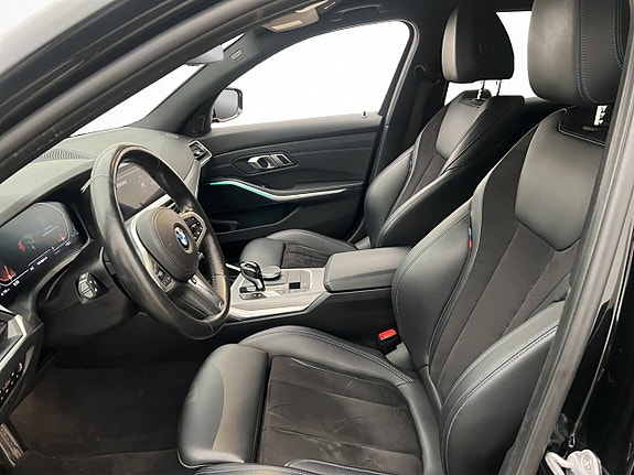 BMW 330i 10 of 26
