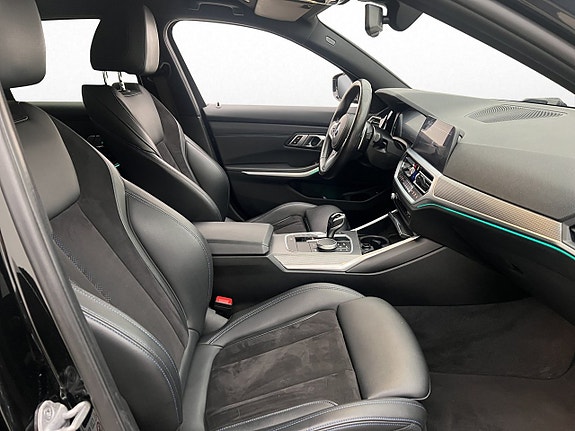 BMW 330i 21 of 26