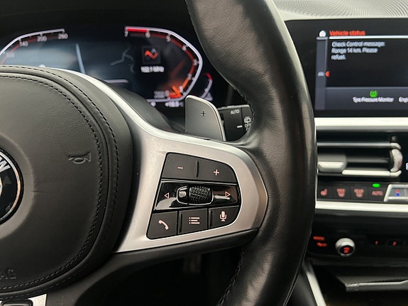 BMW 330i 14 of 26
