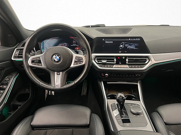 BMW 330i 11 of 26