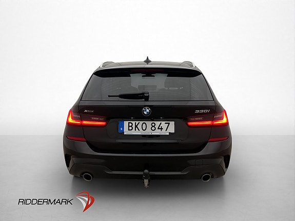 BMW 330i 7 of 26