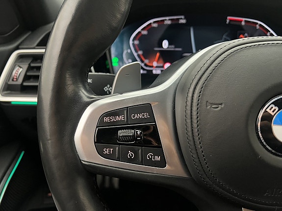 BMW 330i 13 of 26
