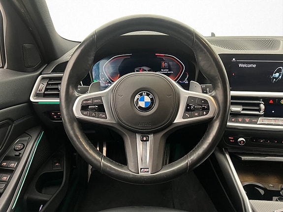 BMW 330i 12 of 26